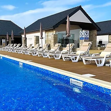 Resort Park - *